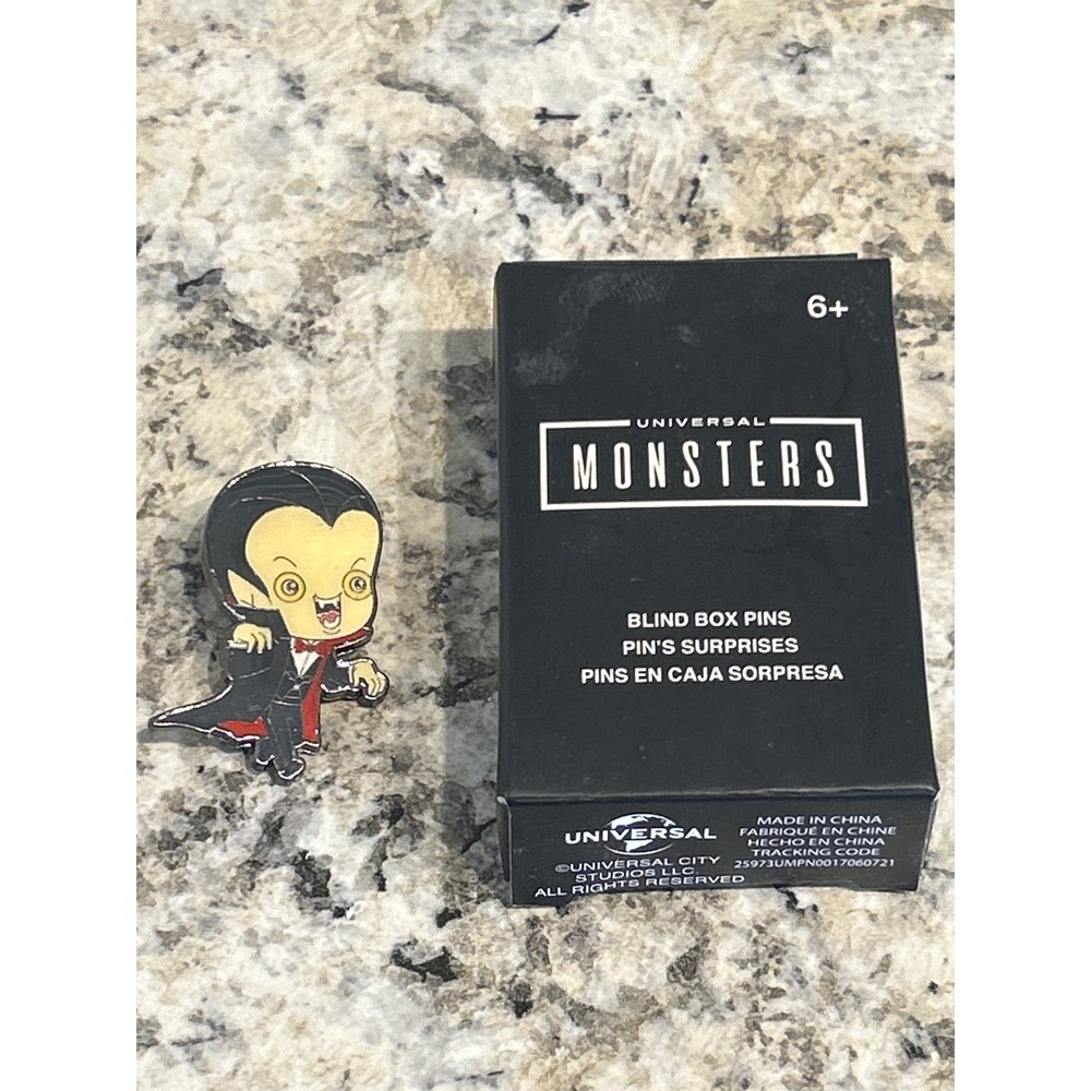 LOUNGEFLY UNIVERSAL MONSTERS BLIND BOX ENAMEL‎ PIN - DRACULA W/BOX H5